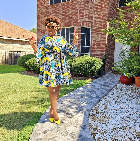 DRESSES - Picture 4 of 7